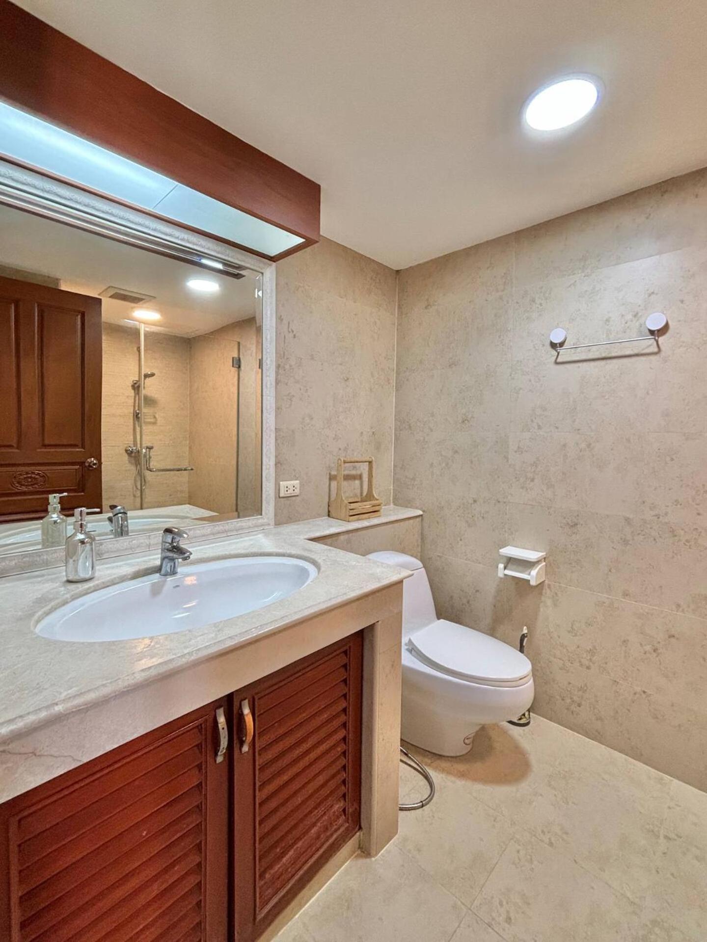 Bright Spacious Unit Silom Aparthotel *